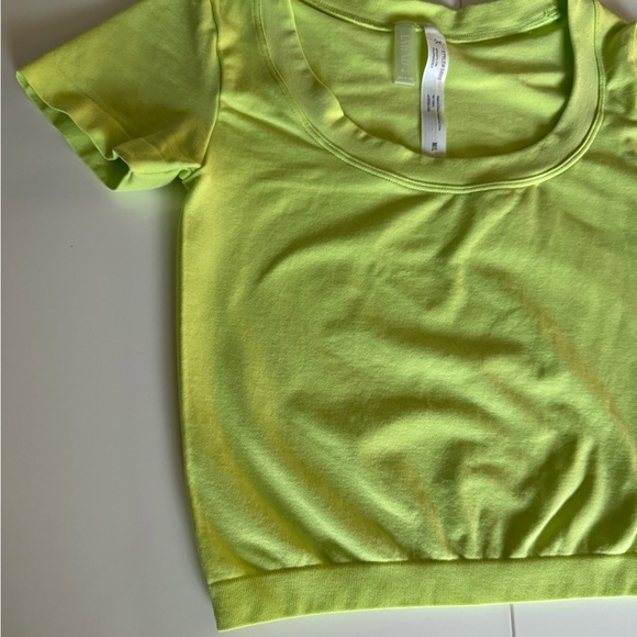 Scoop Neck Short Sleeve Crop Top - Picture 6 of 7